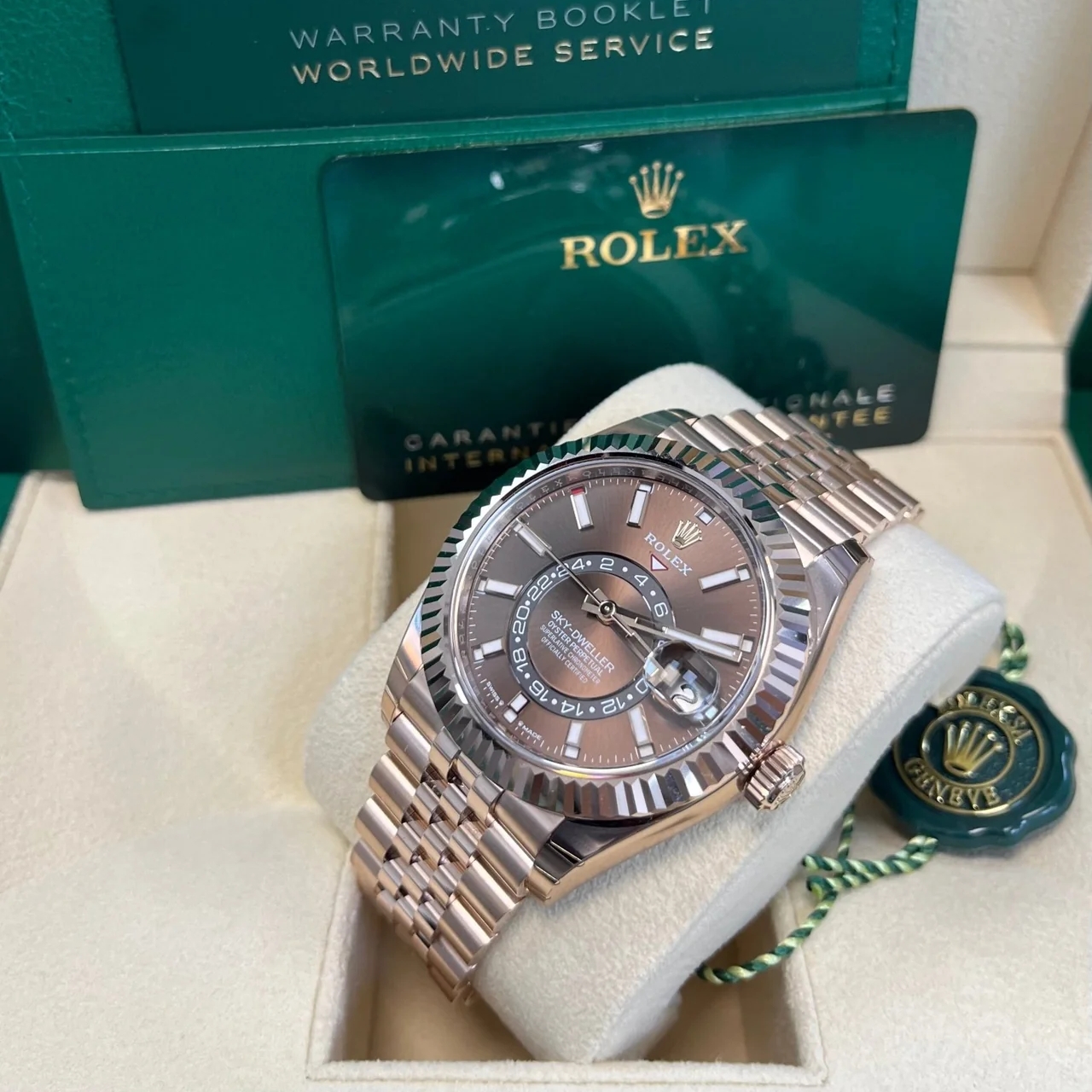 Rolex Sky-Dweller 42mm 336935-0006 Rose Gold Chocolate Dial Jubilee - Image 4