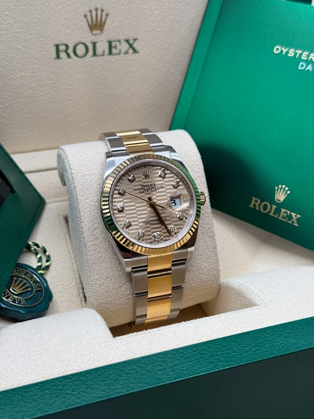 Rolex Datejust 36mm 126233 Champagne Fluted Motif Diamond Dial Jubilee Bracelet - Image 10