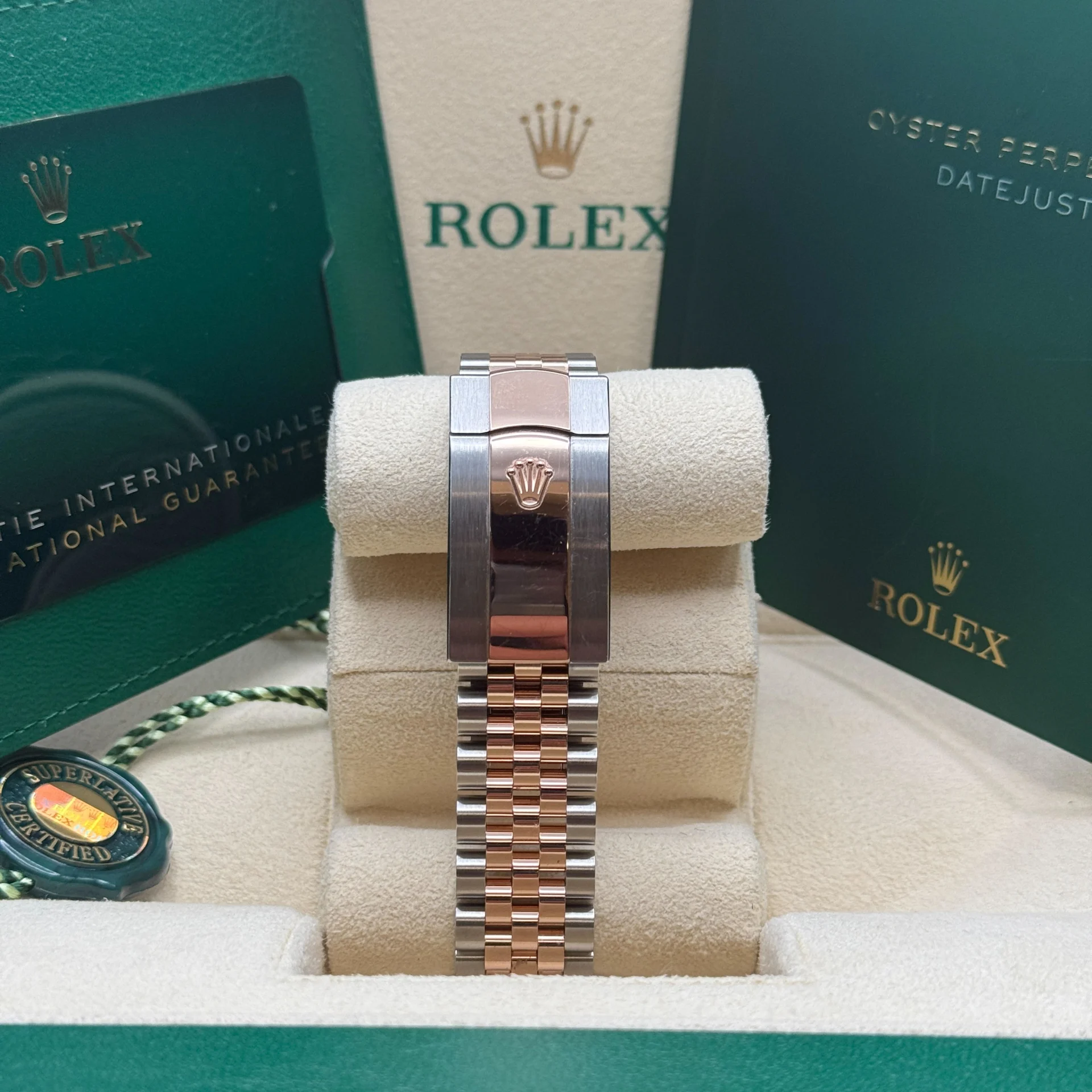 Rolex Datejust 36mm 126231 Silver Fluted Motif Dial Oystersteel and Everose gold Bracelet - Image 8