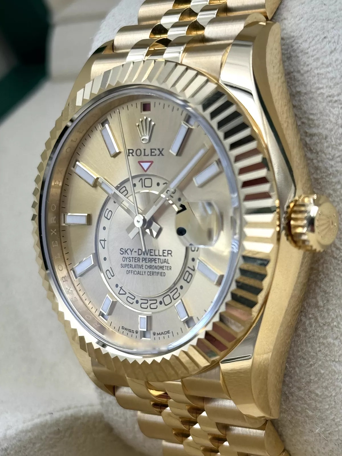 Rolex Sky-Dweller 42mm 336938-0004 Yellow Gold Champagne Dial Jubilee - Image 4