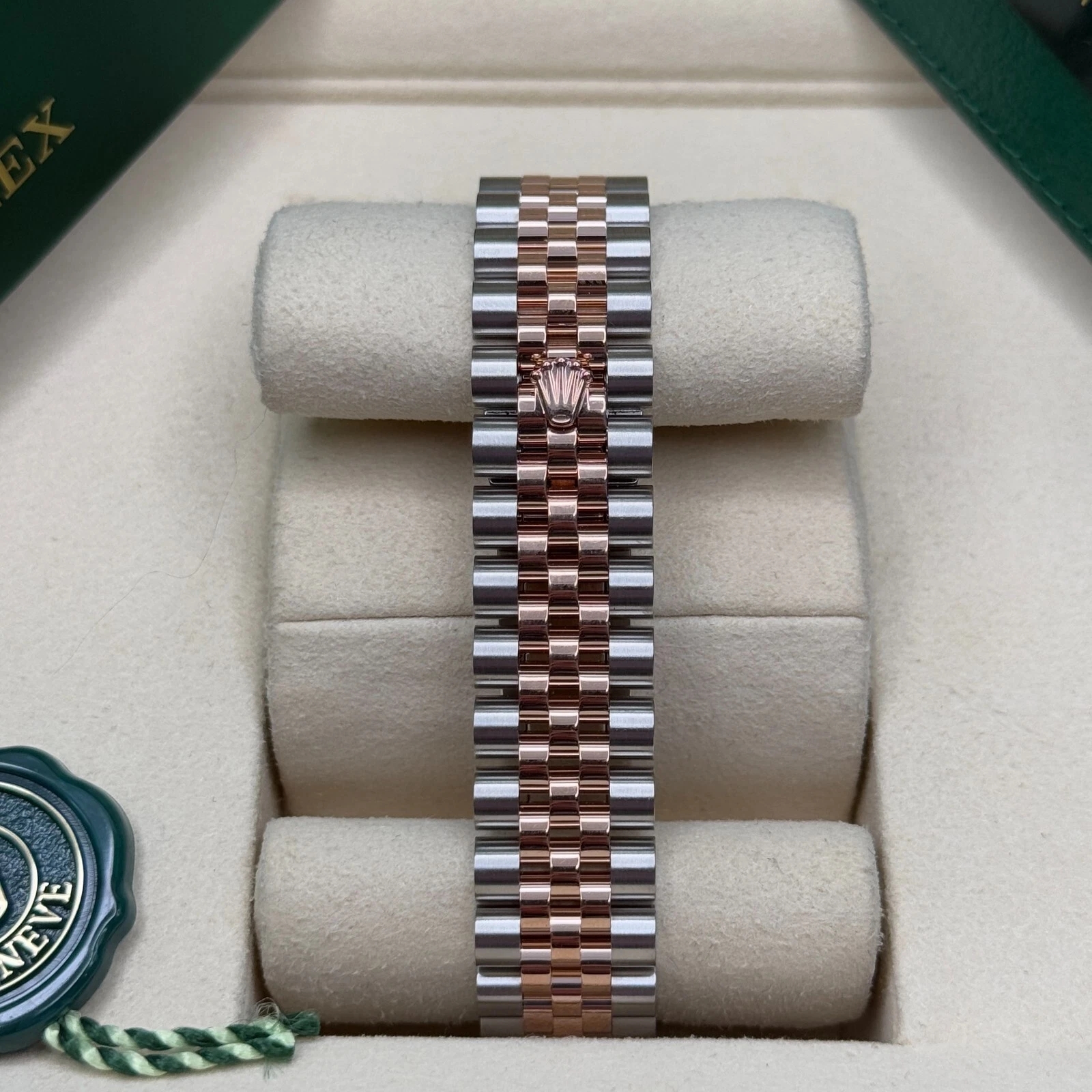 Rolex Lady-Datejust 28mm 279171 White Mother Of Pearl Diamond Oyster Stainless Steel and Rose Gold - Image 9