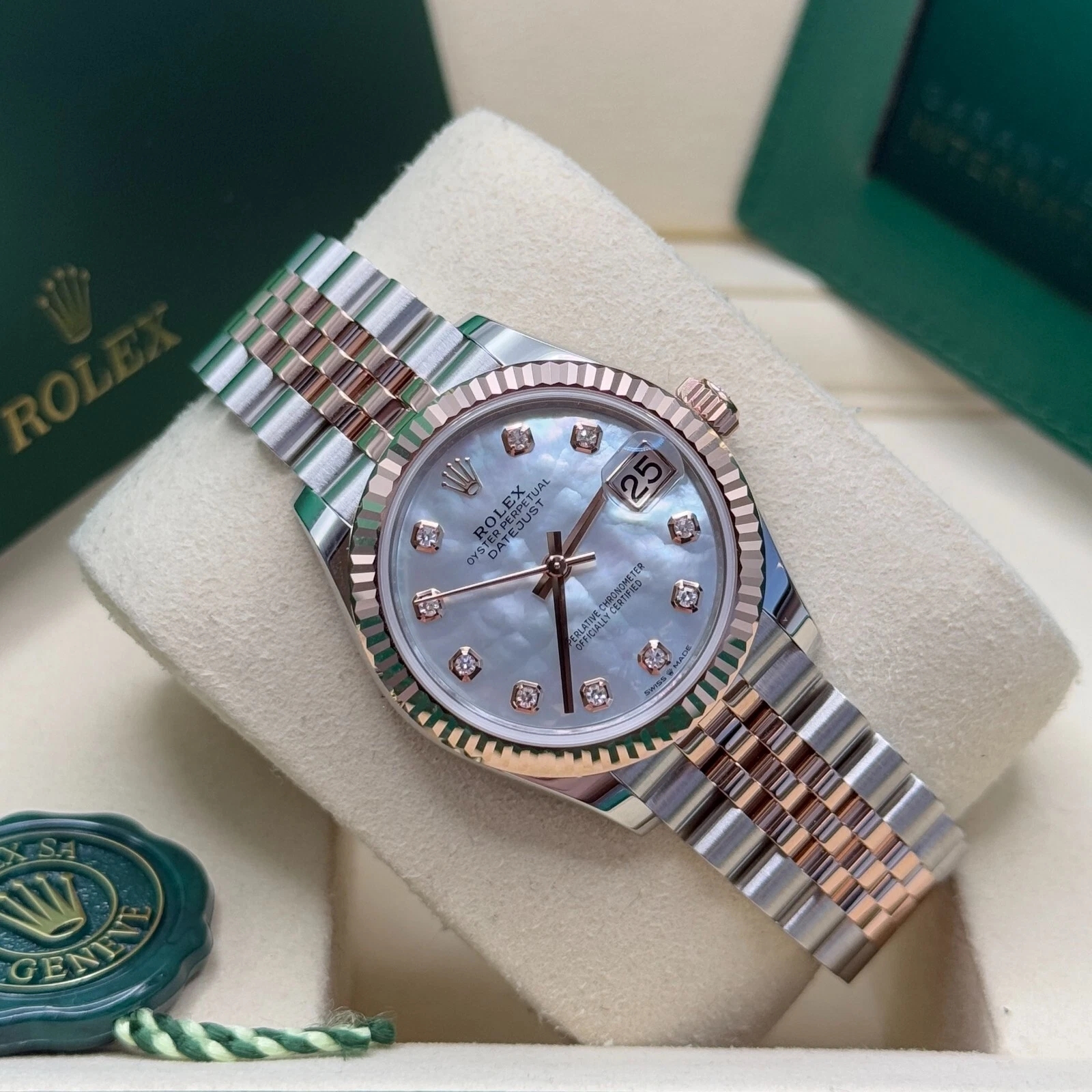 Rolex Lady-Datejust 28mm 279171 White Mother Of Pearl Diamond Oyster Stainless Steel and Rose Gold - Image 6