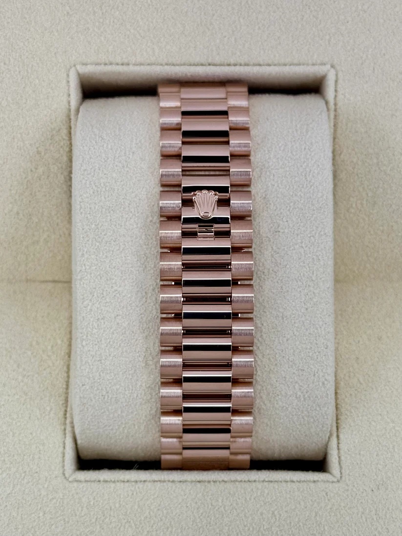 Rolex Day-Date "President" 40mm Everose Gold Olive Green Roman Dial - 228235 - Image 6