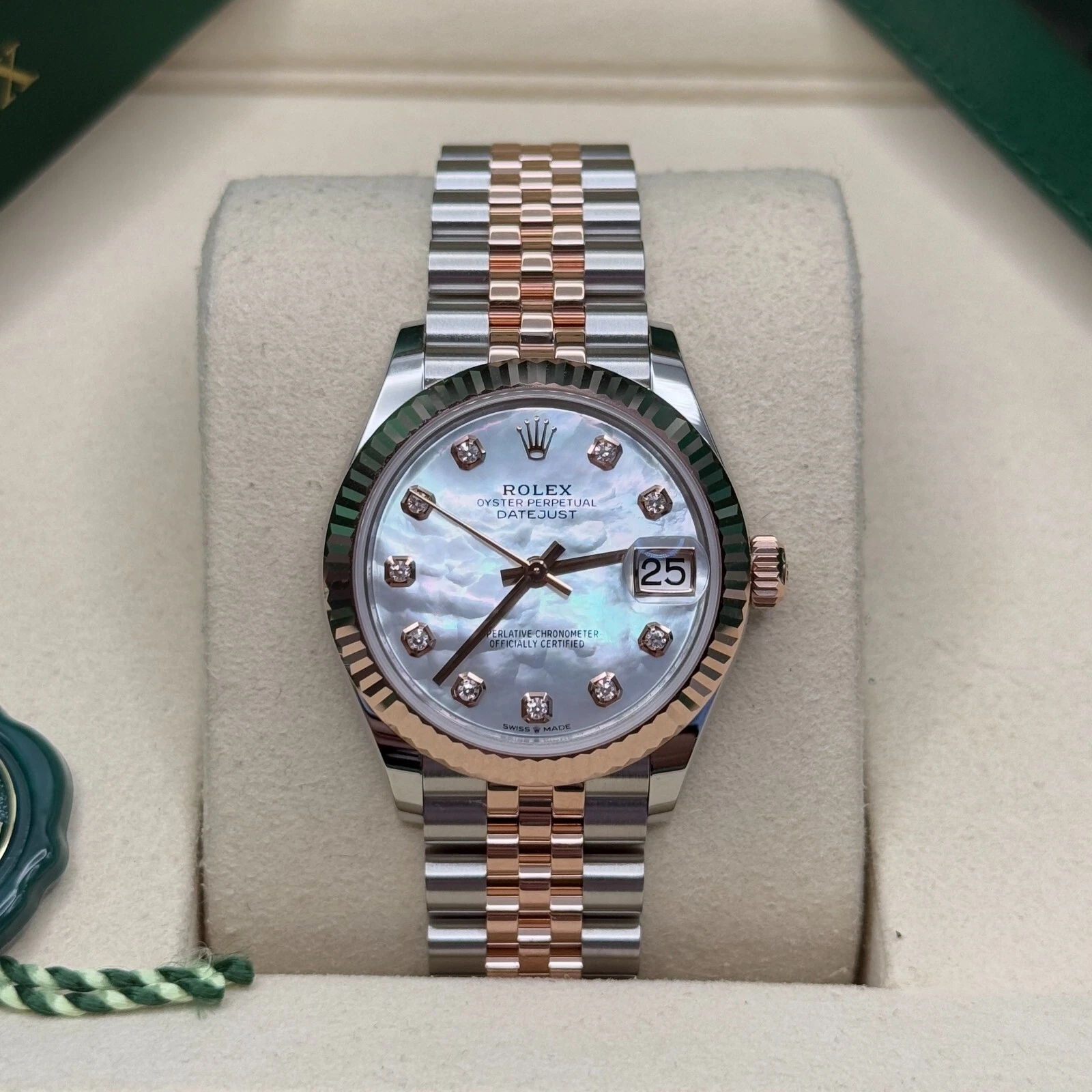 Rolex Lady-Datejust 28mm 279171 White Mother Of Pearl Diamond Oyster Stainless Steel and Rose Gold - Image 3