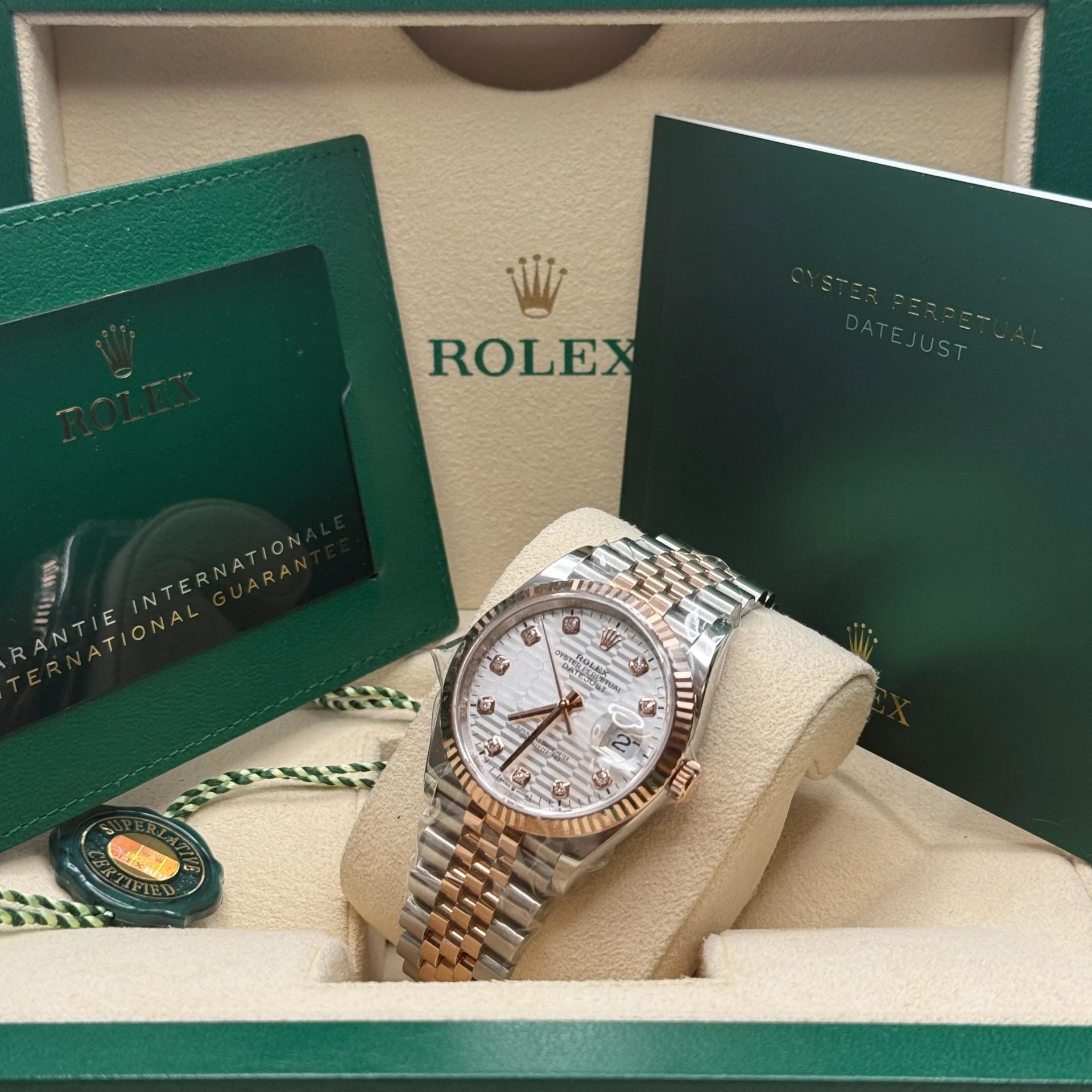 Rolex Datejust 36mm 126231 Silver Fluted Motif Dial Oystersteel and Everose gold Bracelet - Image 6