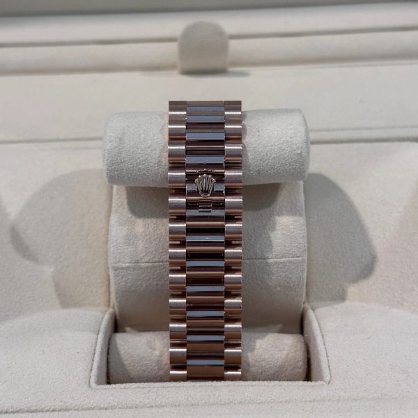 Rolex  Day-Date 40mm Diamonds Paved Dial 228345rbr-0002