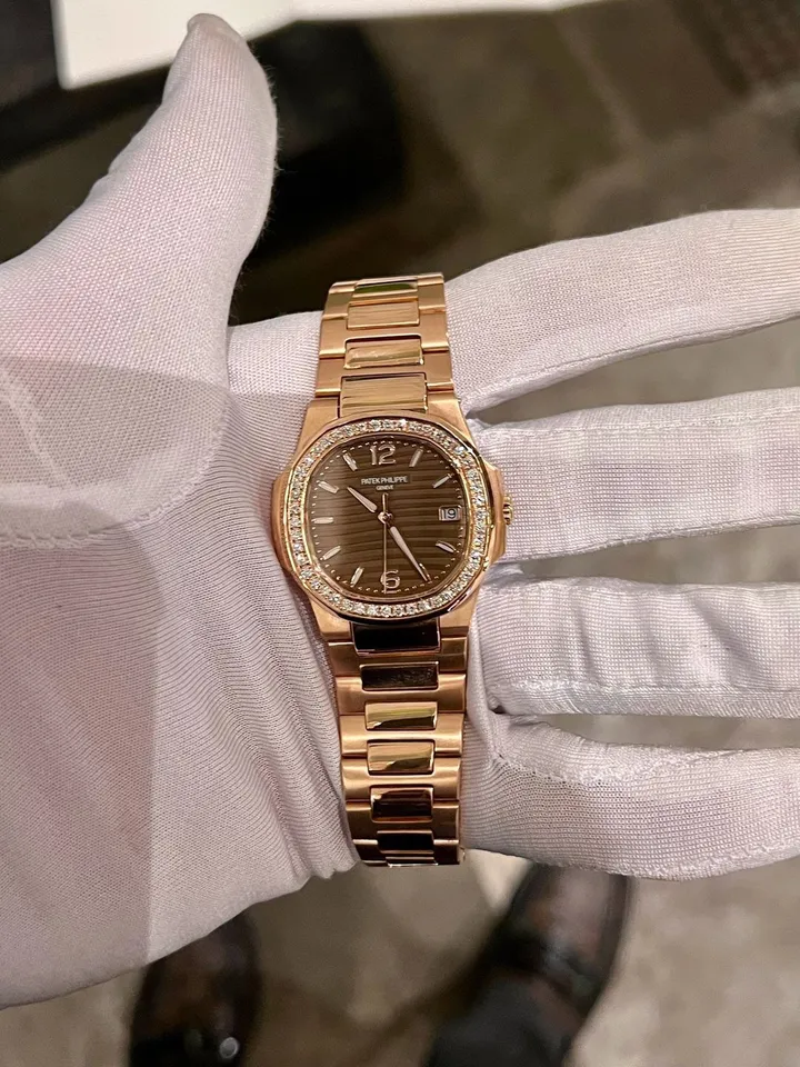 Patek Philippe Nautilus Women's Watch 32mm 7010/1R-012 - Image 7