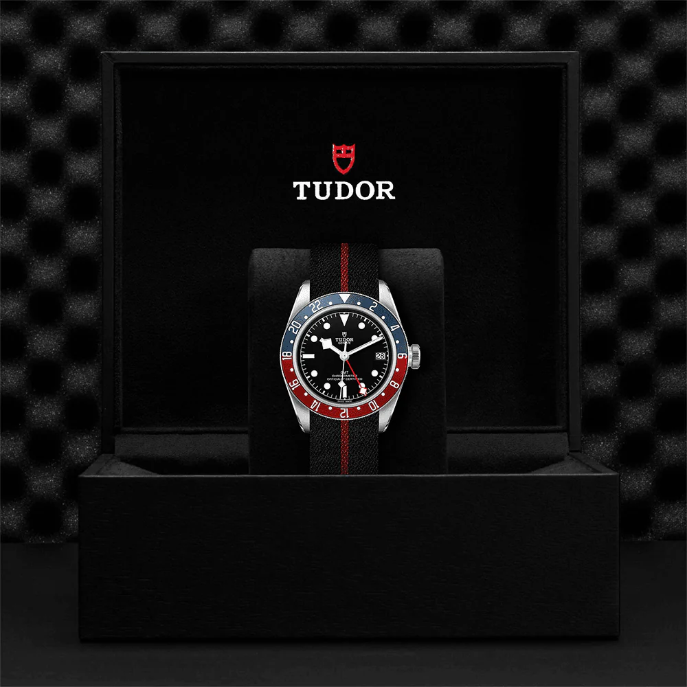 TUDOR Black Bay GMT 41mm Black Dial Automatic Men's Fabric Strap Watch M79830RB-0003 - Image 4